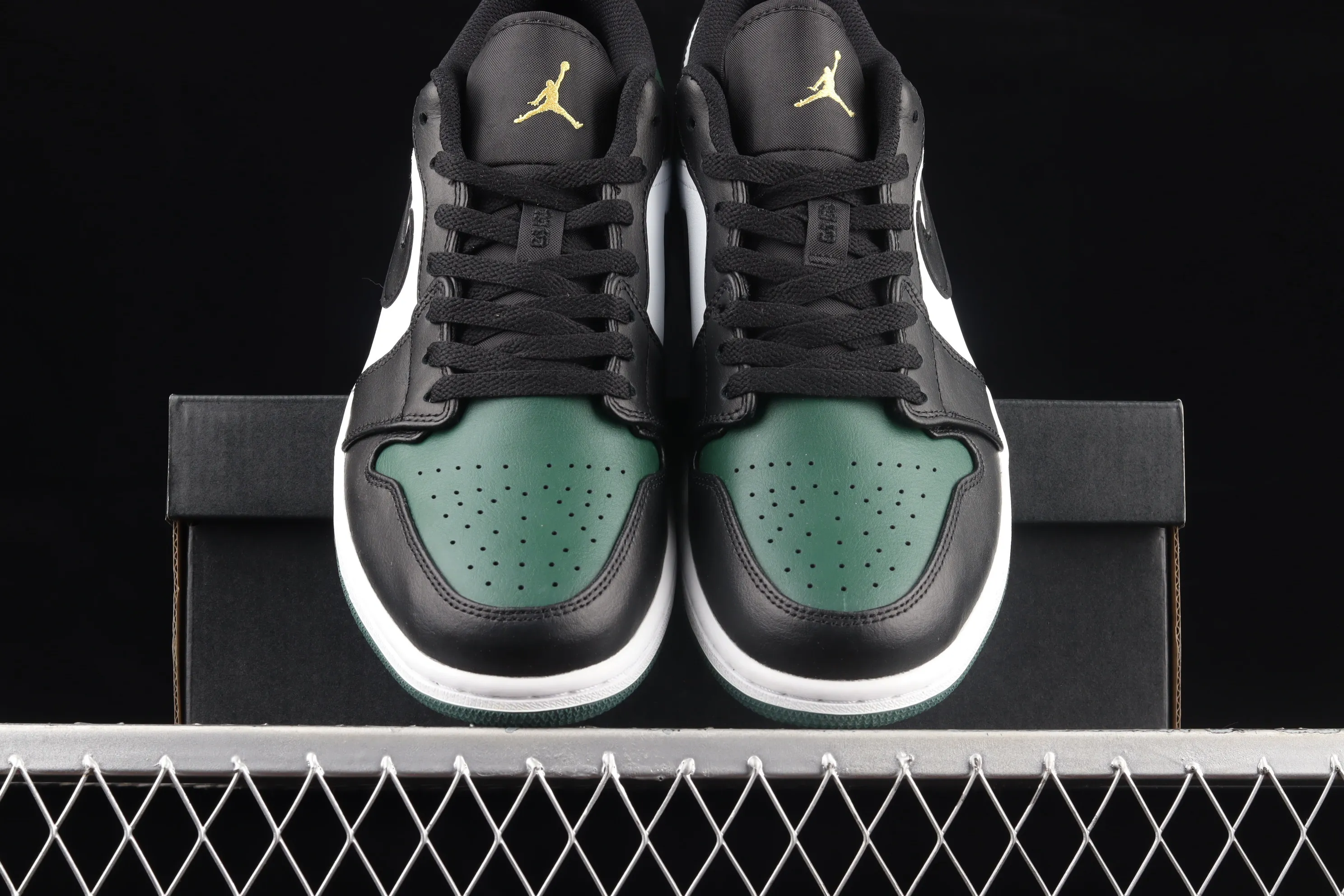 All categories Air Jordan Jordan series basketball shoes Air Jordan 1 Low G version pure original Air Jordan 1 Low AJ1 Joe 1 black and white green low-top cultural basketball shoes 553558-371